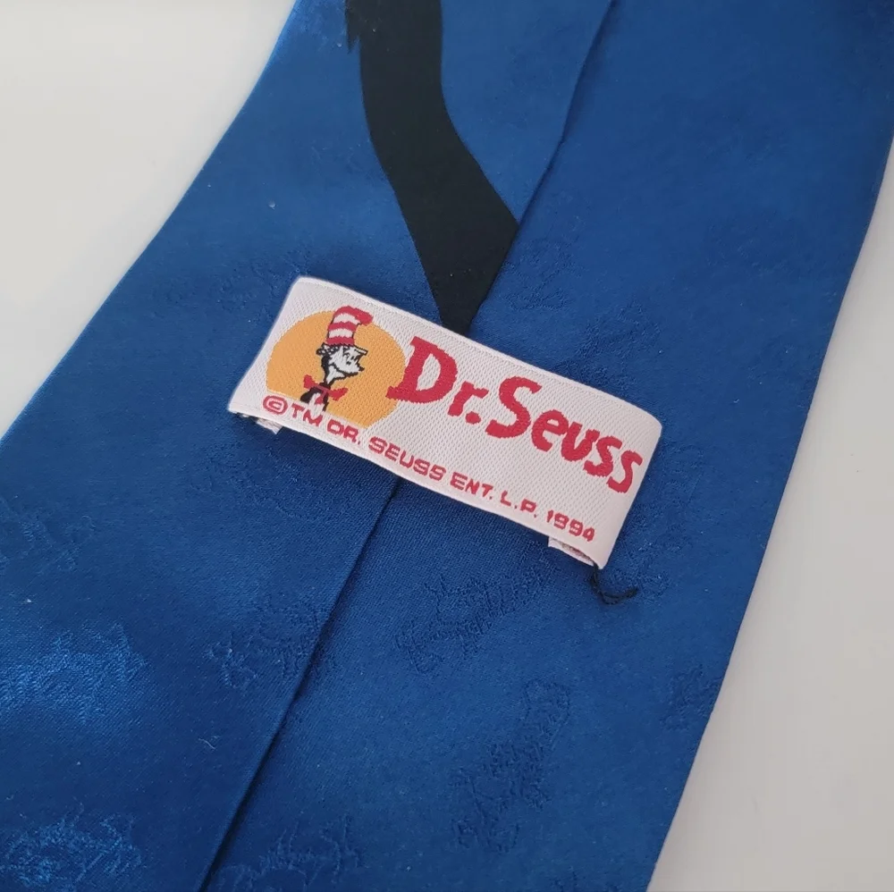 VTG Dr. Seuss Wide Necktie Tie Cat In The Hat Mistletoe Christmas 100% Silk
